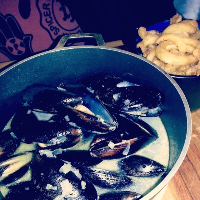 Moulles al vino + papitas