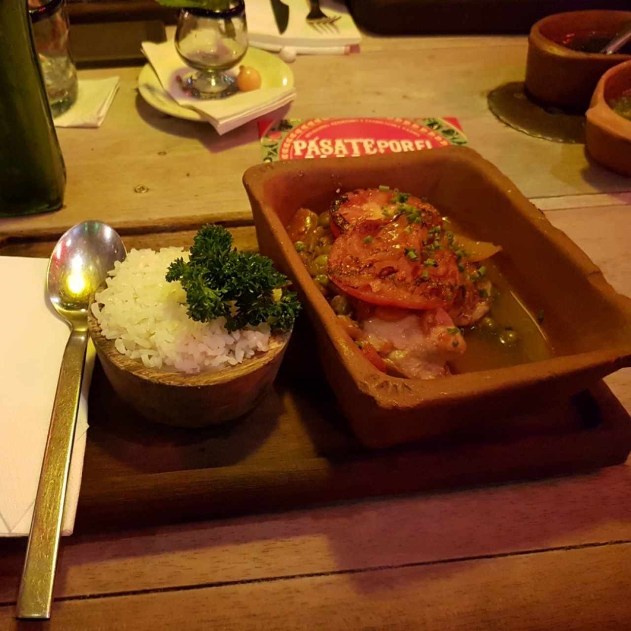 Pollo en salsa criolla