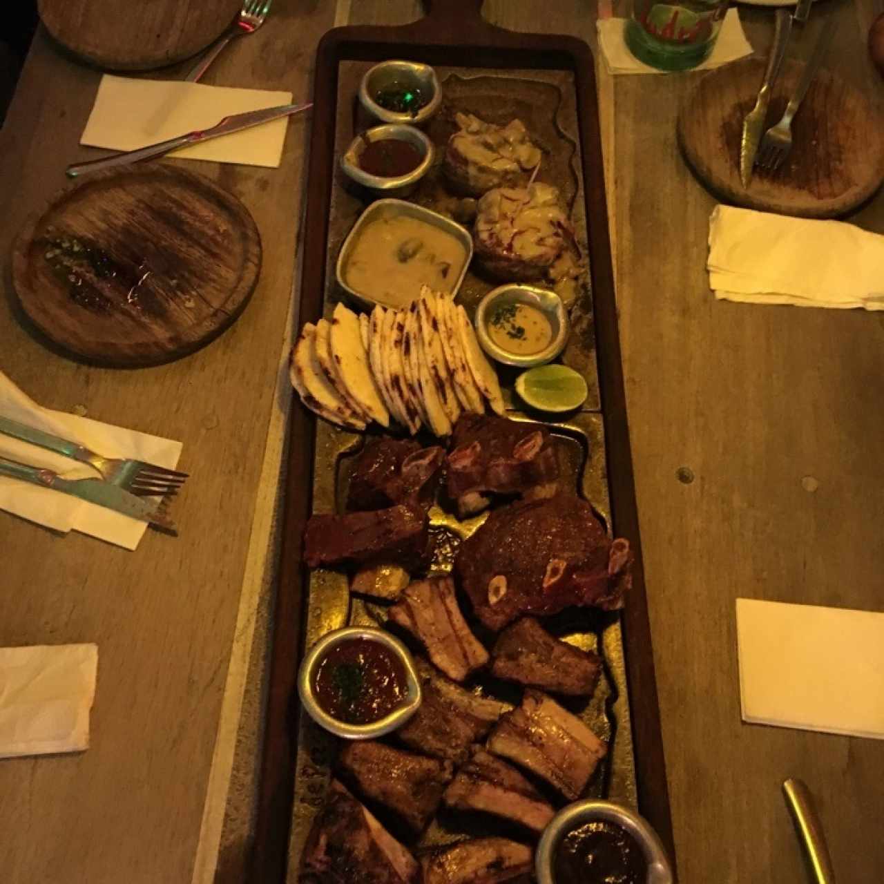 Piraña o bandeja de cuatro carnes escogidas al gusto