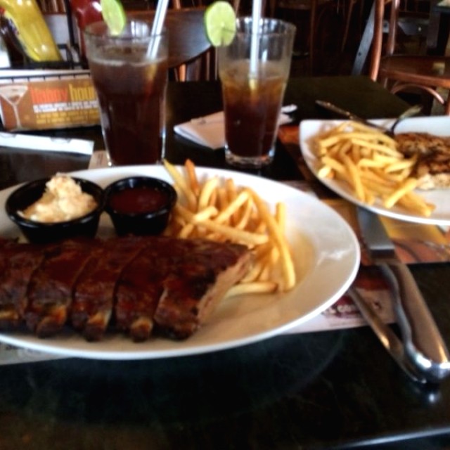 Costillas BBQ y pechuga de pollo! ( súper recomendadas las costillas 