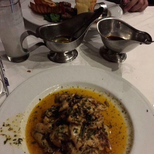 Pulpo a la gallega y plato especial con langosta, langostinos y lomo 