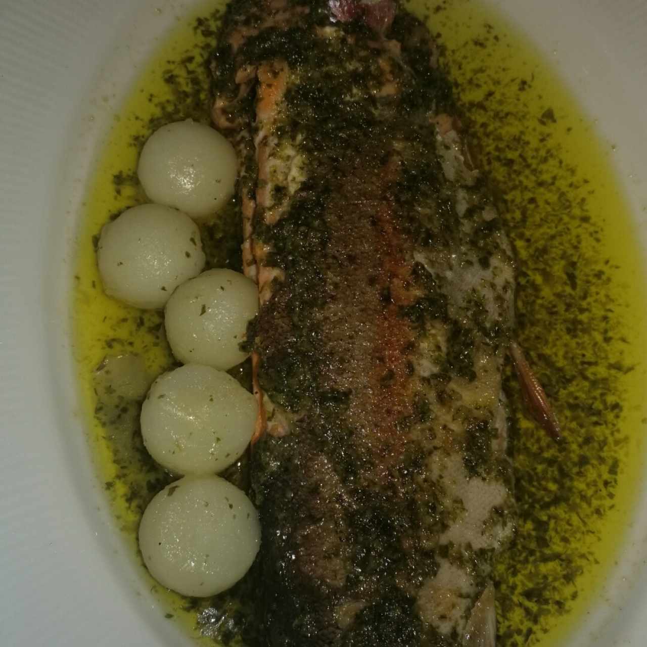 Trucha al ajillo