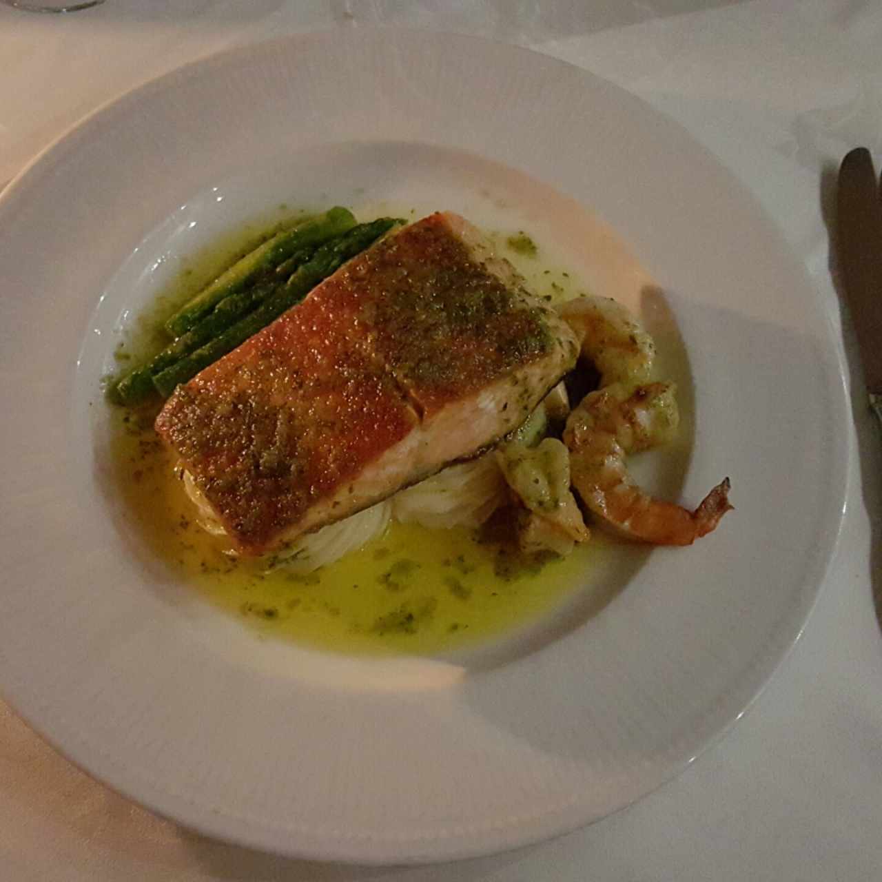 Salmón y Langostinos al ajillo