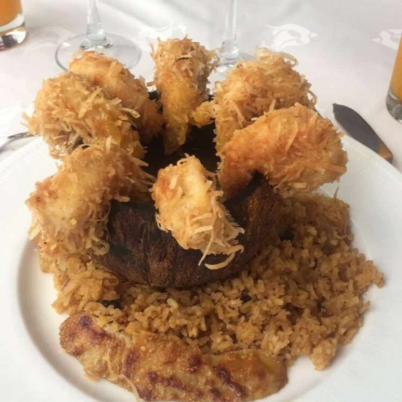 langostinos apanados con coco en salsa de maracuya