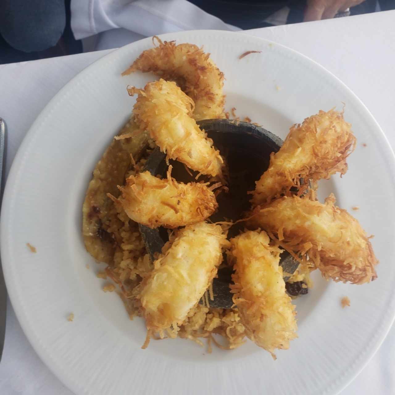 camarones en coco y salsa de maracuyá