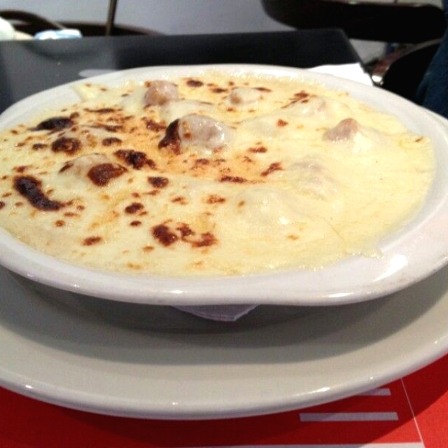 Entrada: champiñones con queso parmesNO
