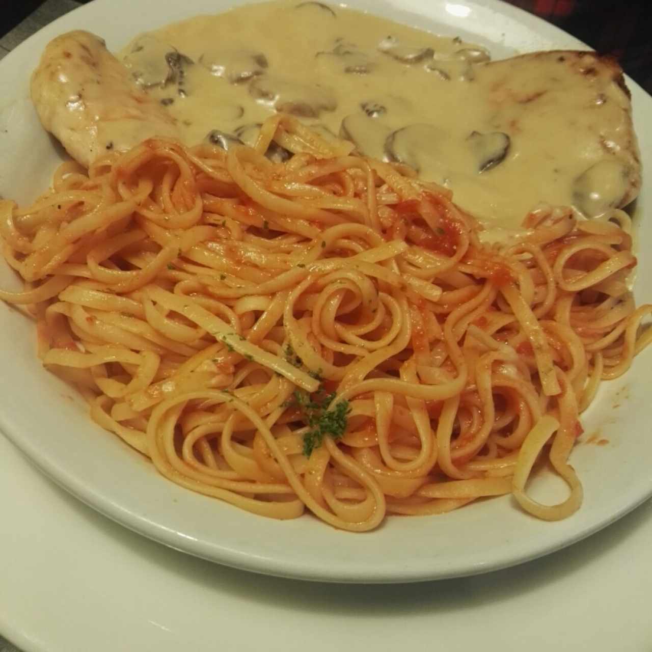 Pechuga en salsa de champiñones.