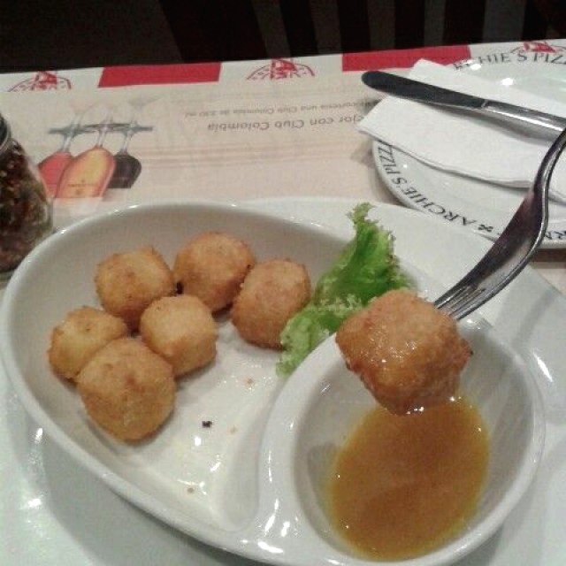 cubos de mozzarella con miel mostaza