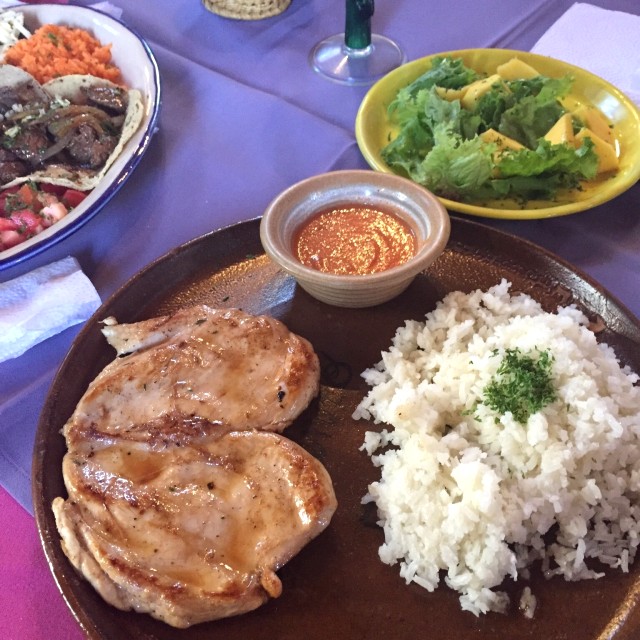 Pollo con mole de cacahuete
