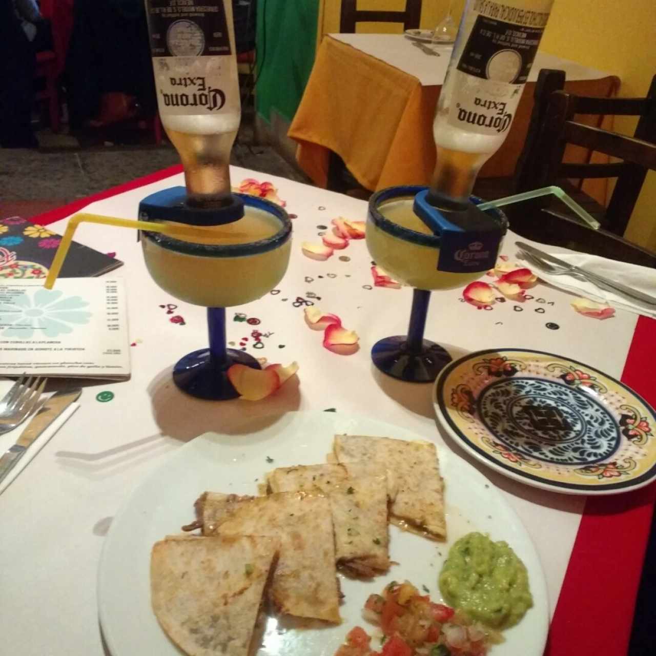 Catrina -bebida-; quesadillas -entrada-