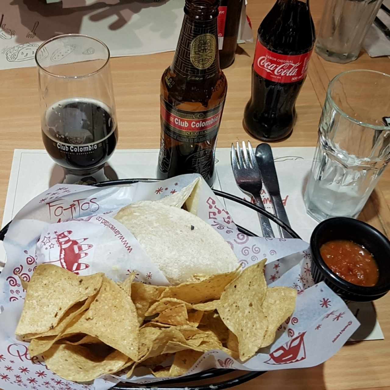 Godinez + nachos y gaseosa