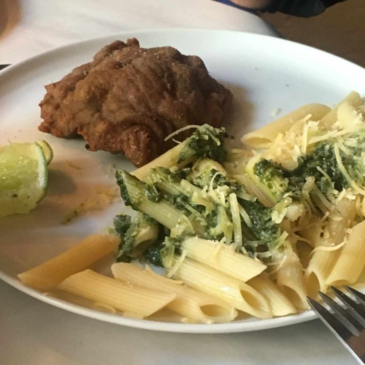 Chuleta de Cerdo y Penne al Pesto