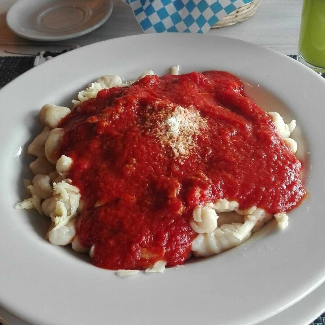 Gnocchis con salsa ragú