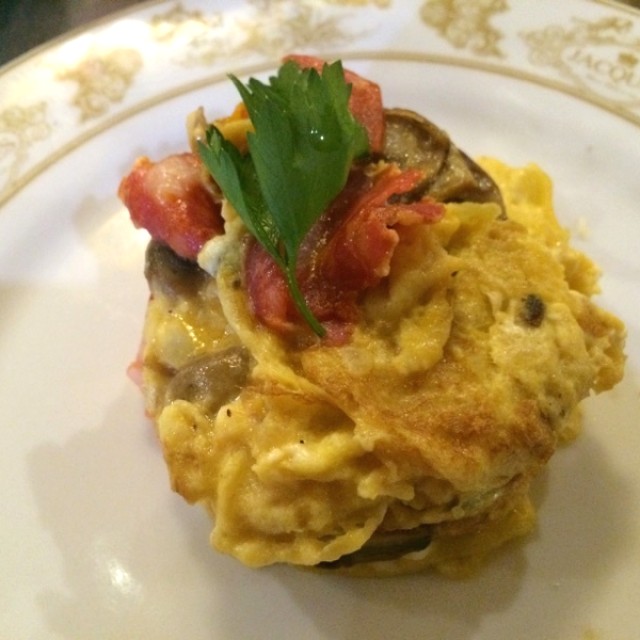 Huevos con chorizo español