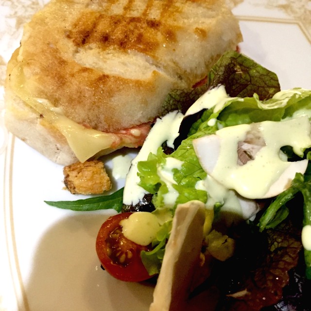 Panini de tres quesos