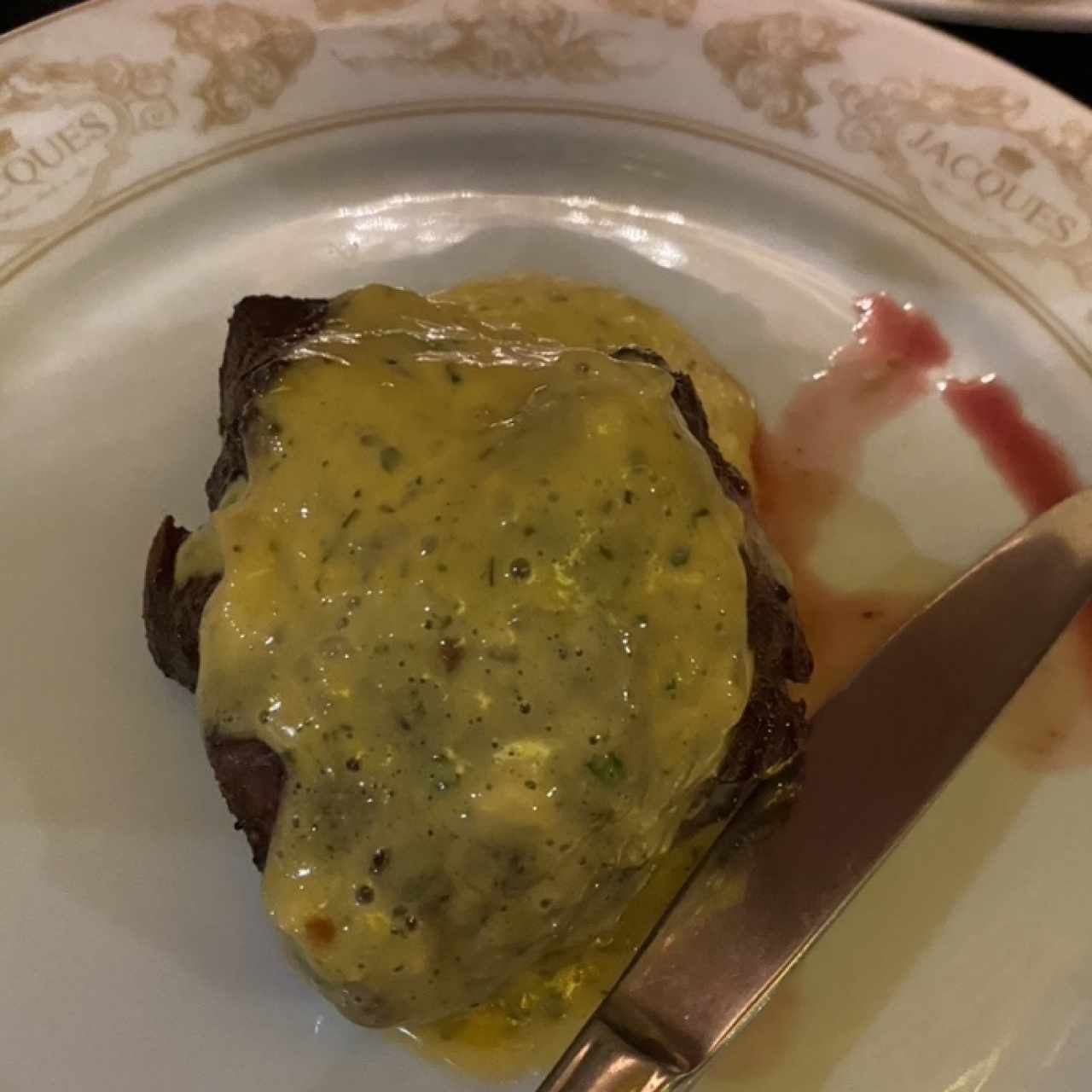 Lomo de res. Salsa bernesa. 