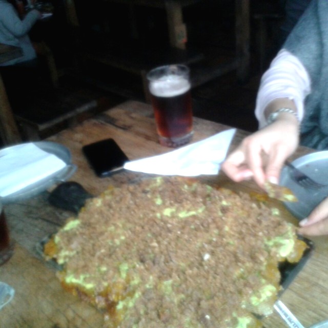 Patacon con guacamole y chicharron