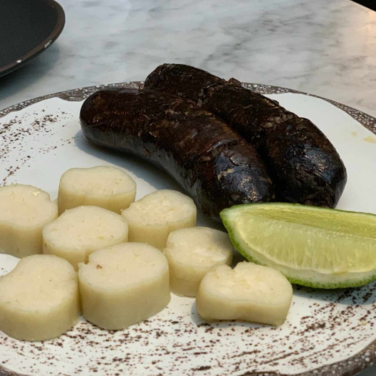 entrada de morcilla con bollo