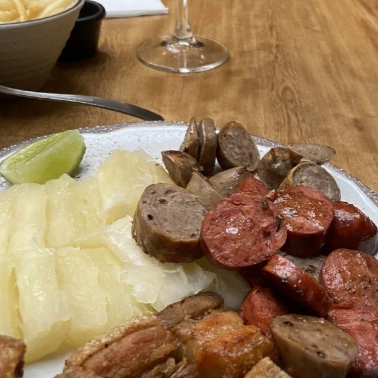 Picada chicharron y butifarra