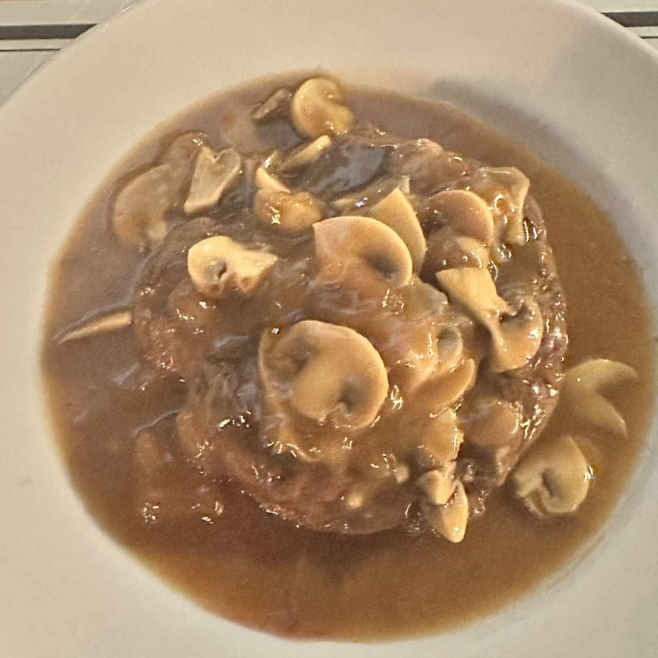 Lomo de res con hongos