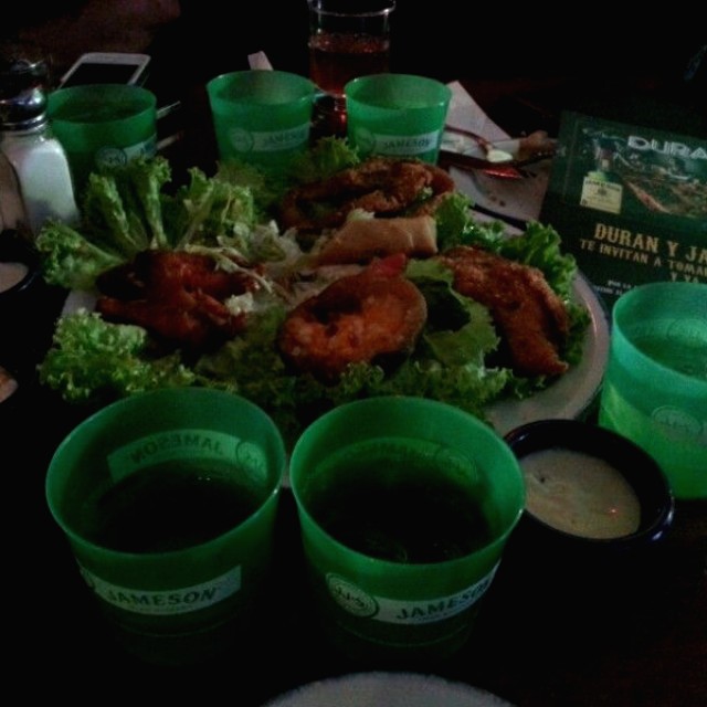Alitas, flautas, onion rings@