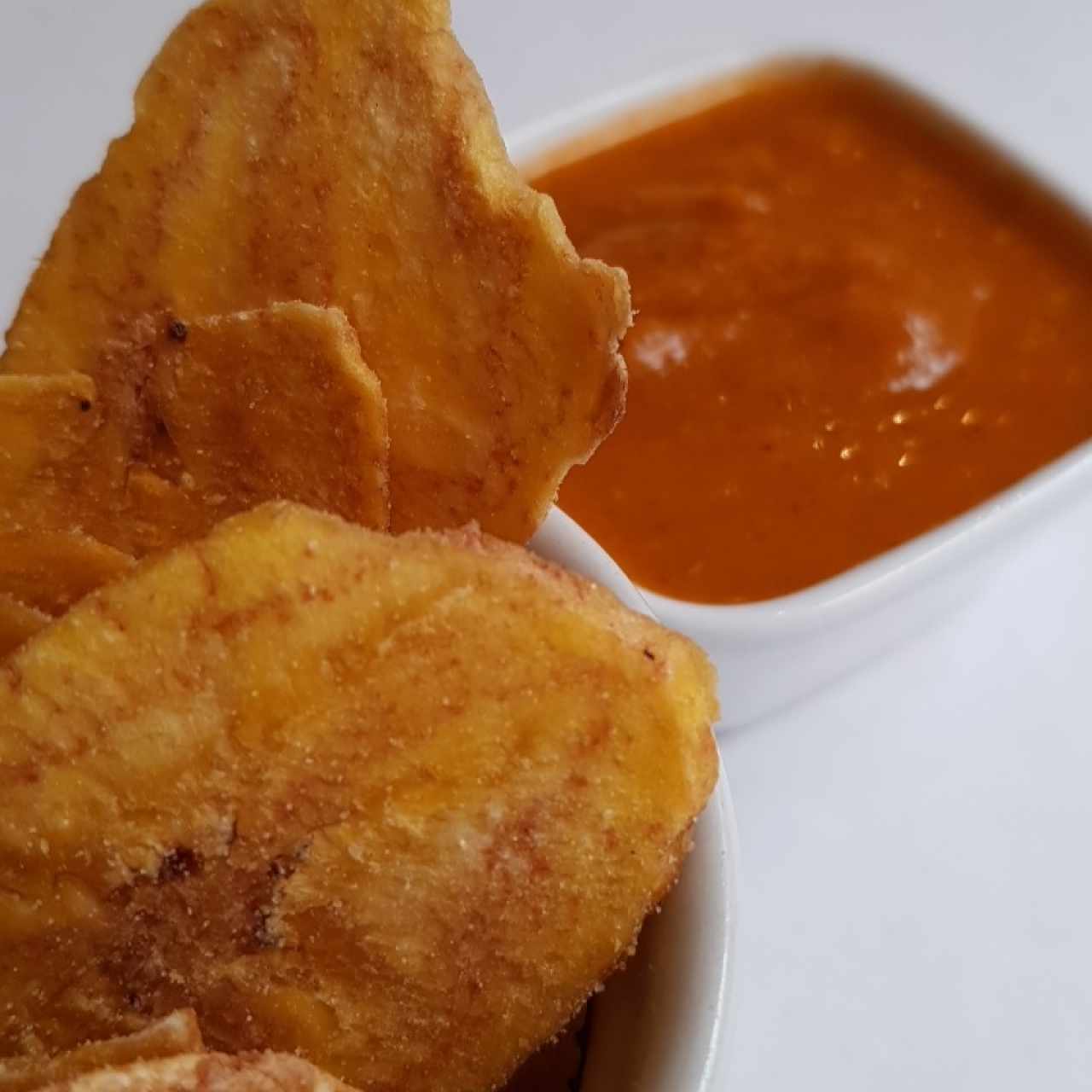 platanitos con salsa Chiplote