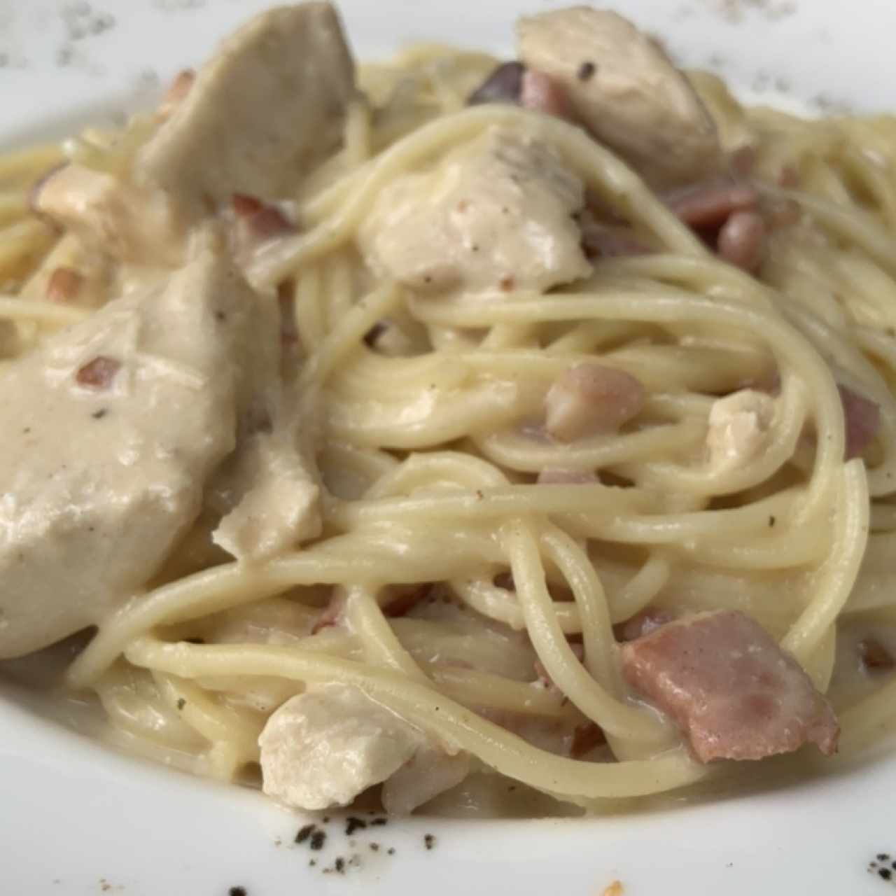 Carbonara con adición de pollo 
