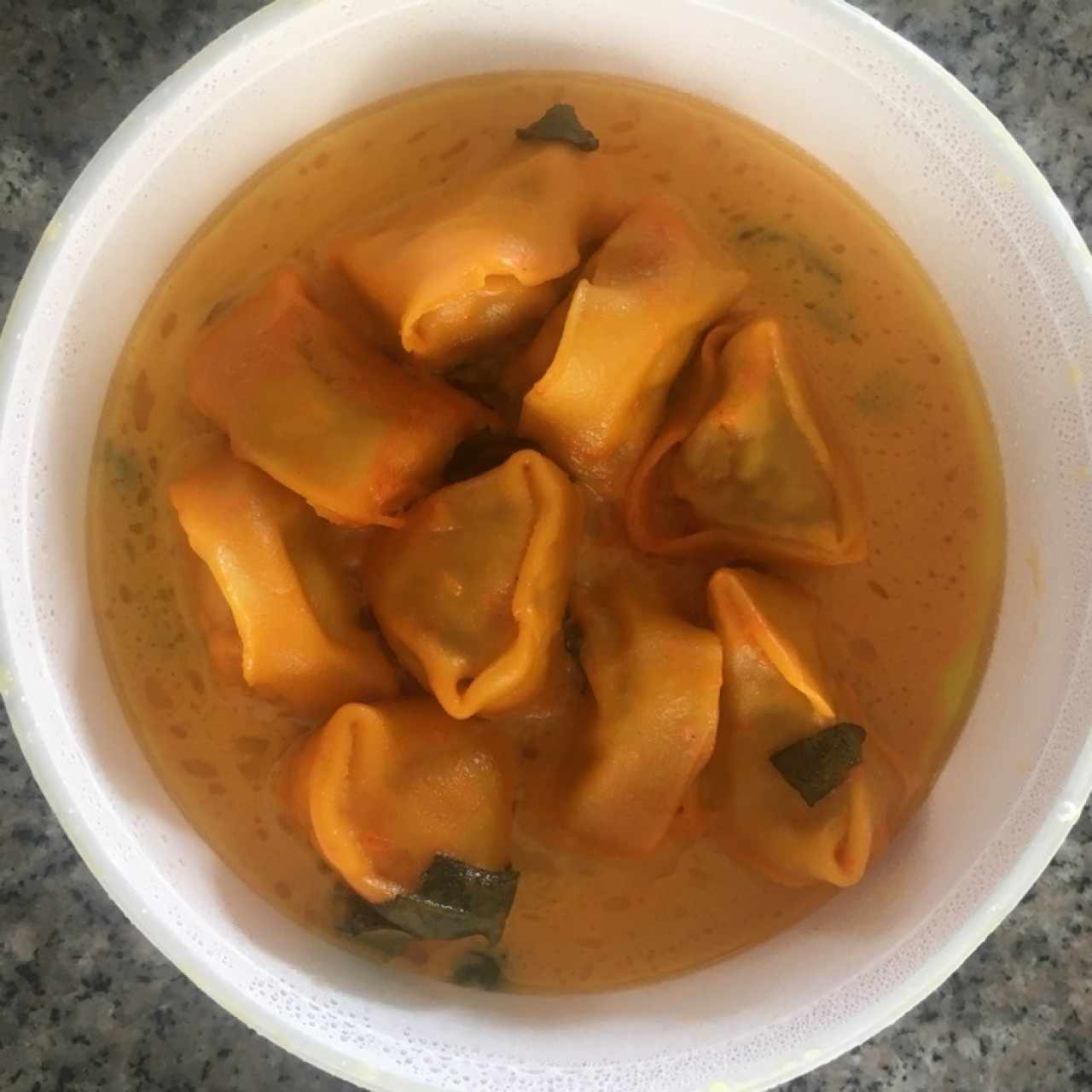 pasta rellena de ahuyama con crema de leche y azafran