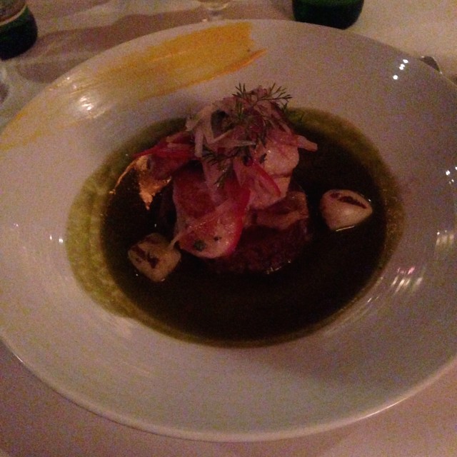 Pescado peruano con tacu tacu de lentejas