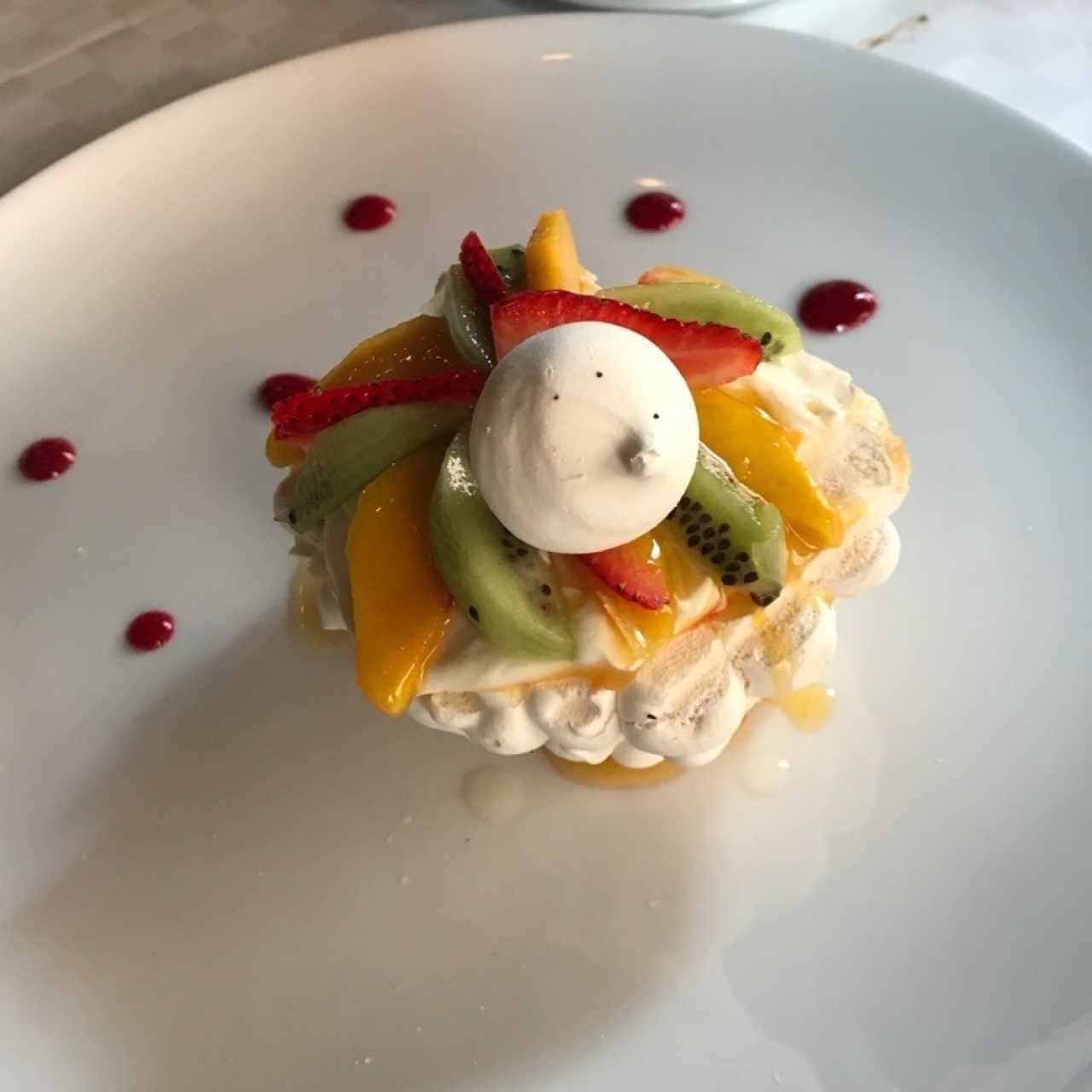 Merengón con frutos frescos