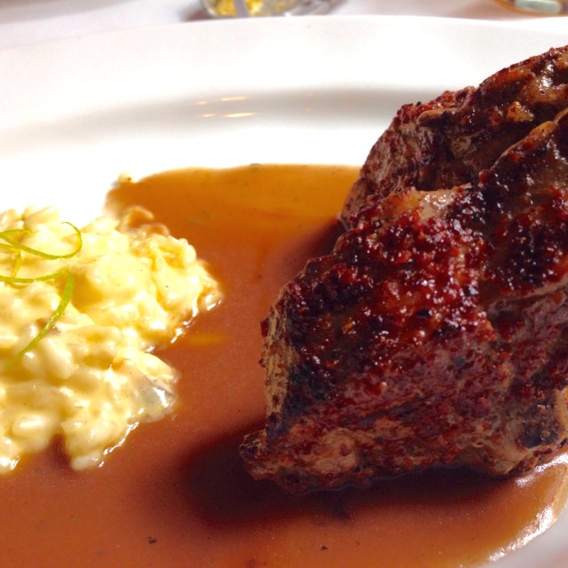 Costillas de ternera con risotto de limón