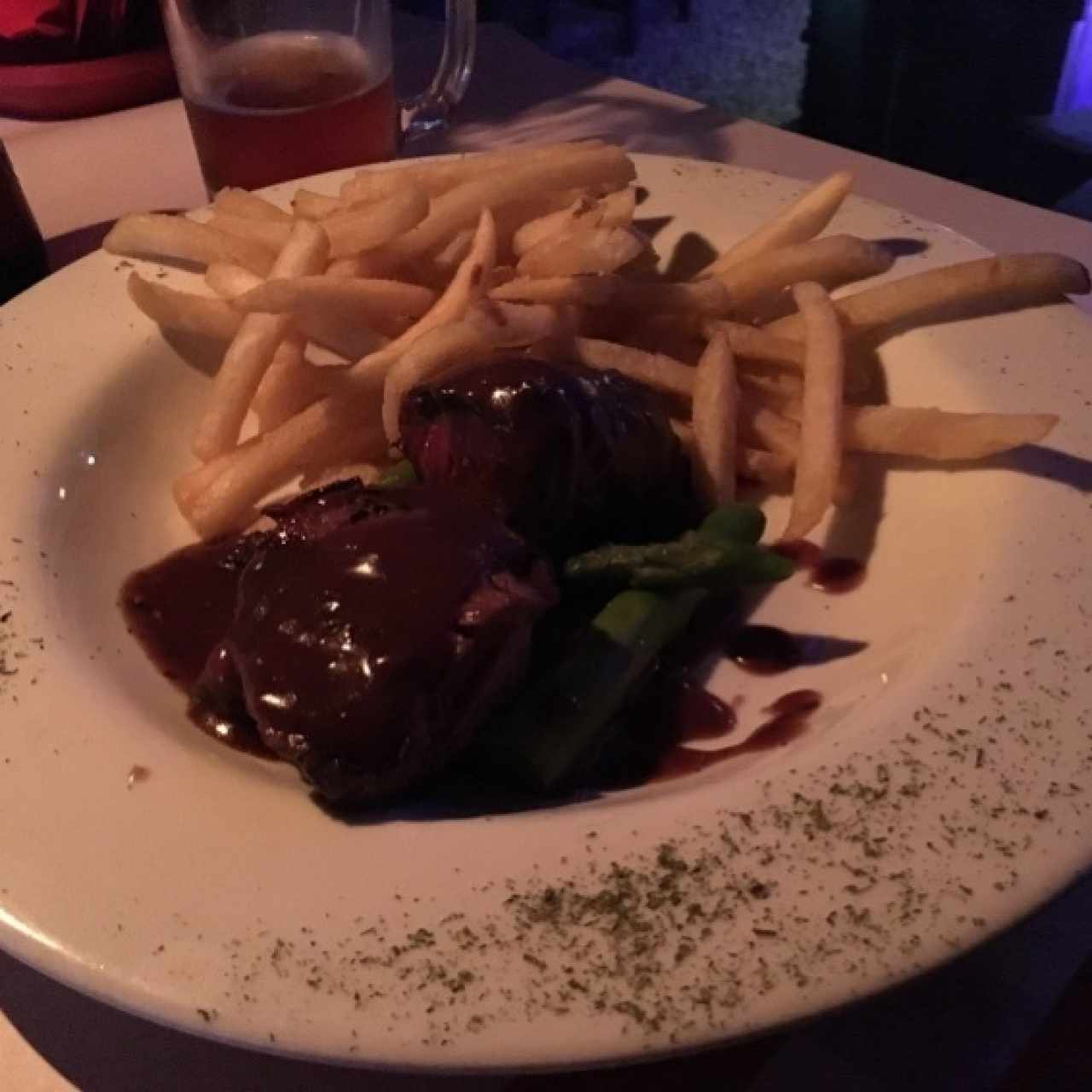Mignon de lomo de res en salsa de vino