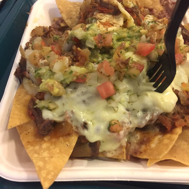 Nachos con carne desmechada