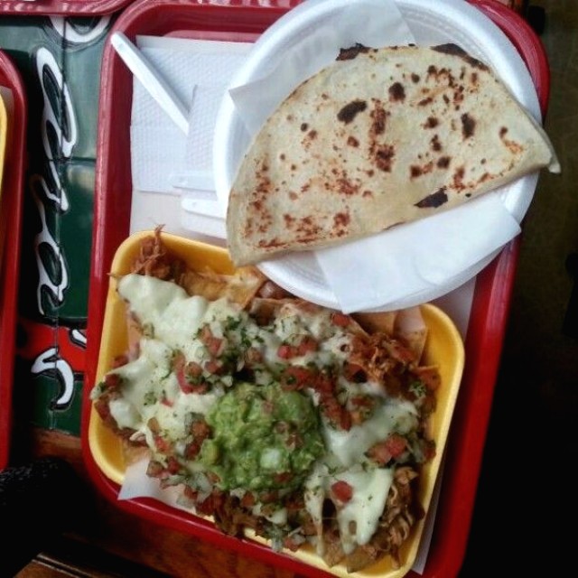Nachos mixtos y quesadilla