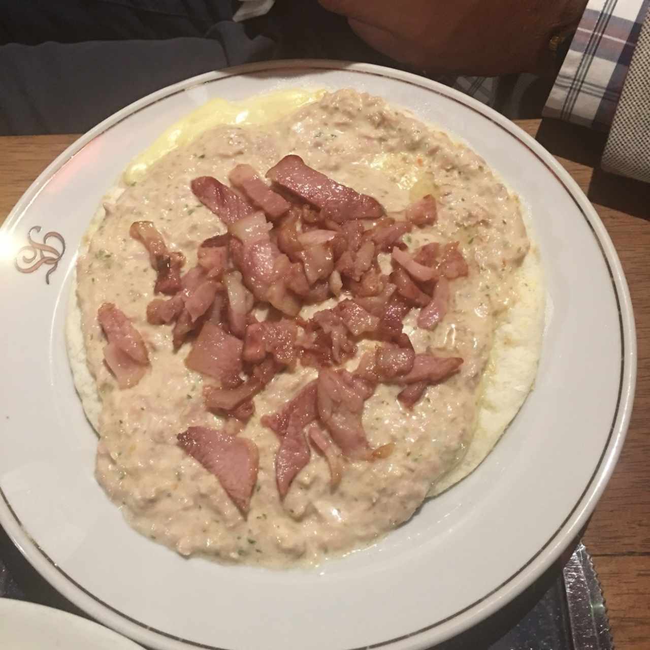 arepa con atún y tocineta