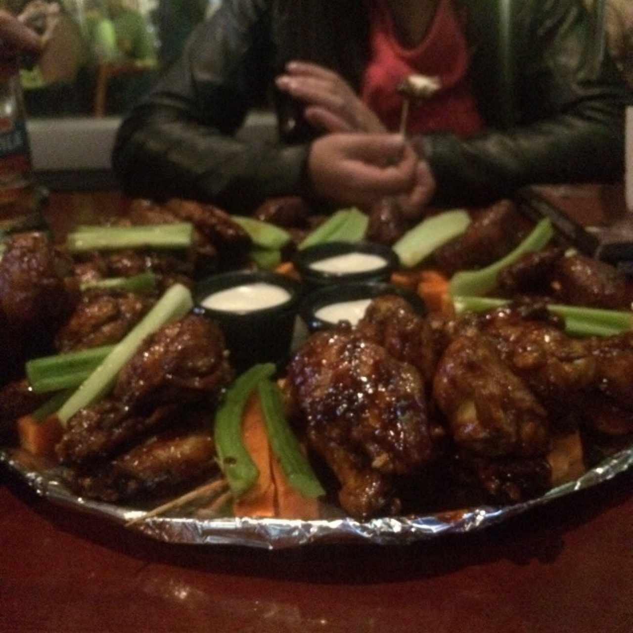 sampler de alitas y chuncks