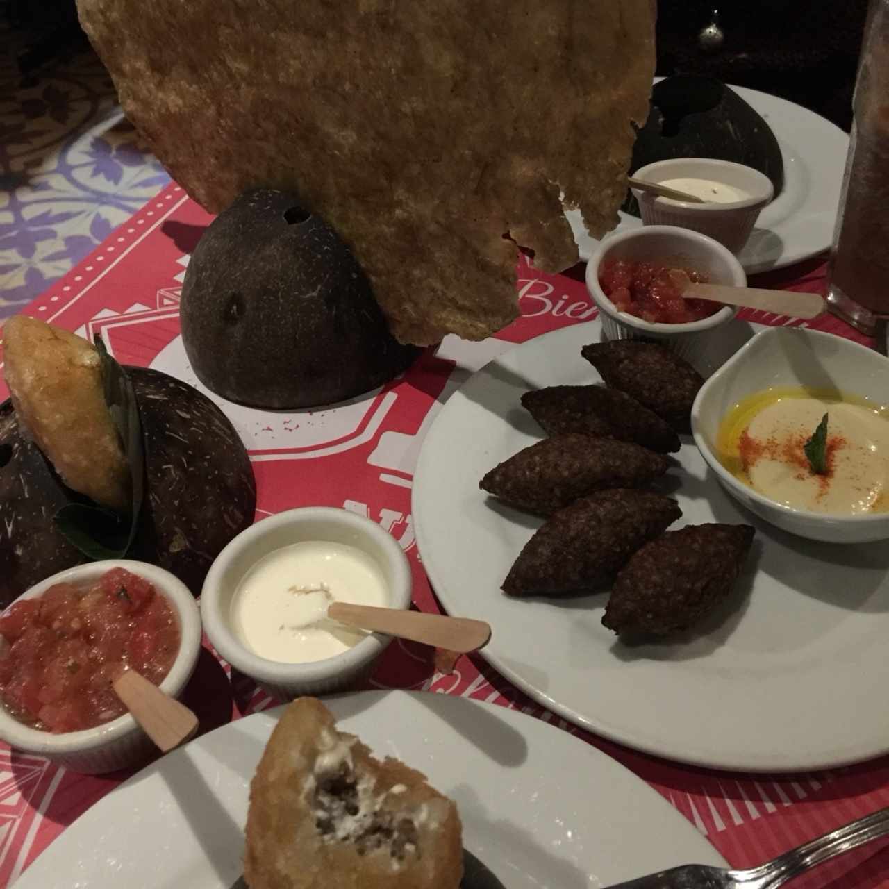 Patacón, arepa de huevo, kibbes, carimañolas. 