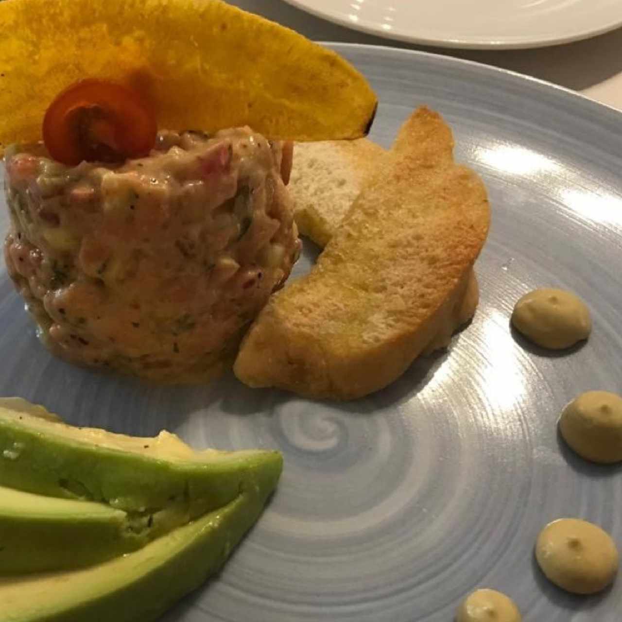 Entradas Frías - 	TARTAR DE SALMON