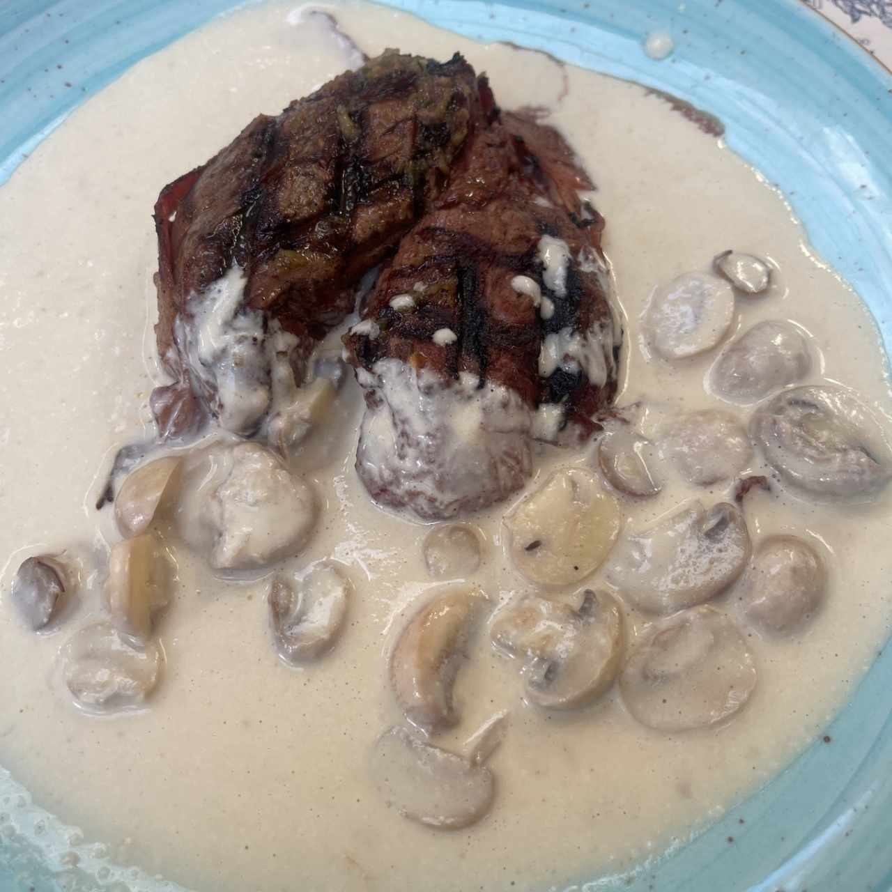 Filete con champiñones 