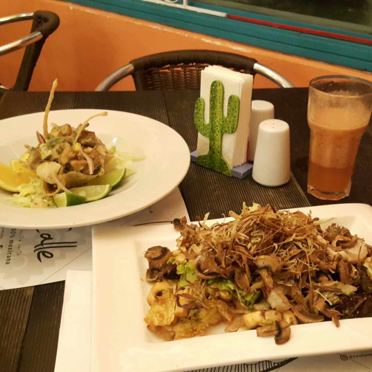 Ceviche Azteca, Ensalada del Pacífico, Jugo Fresa-Mandarina