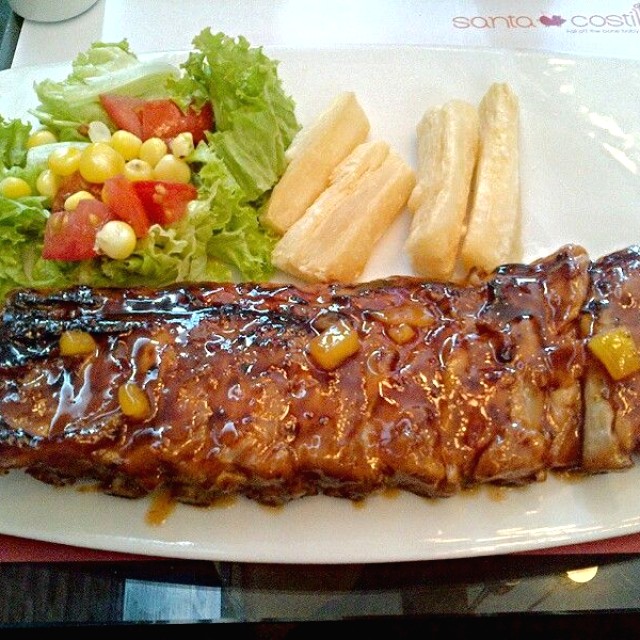 Costillas en salsa a base de piña,  medianamente picante