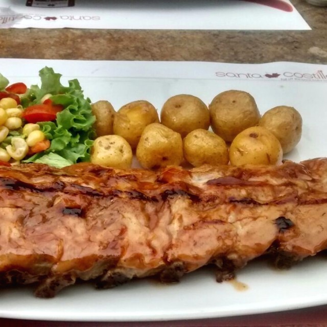 Costillas tradicionales con ensalada de la casa