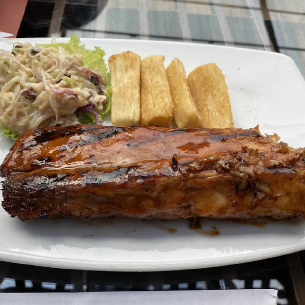 Costilla con yuca