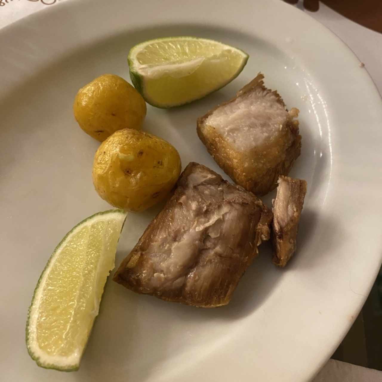 Chicharrones con papa criolla 
