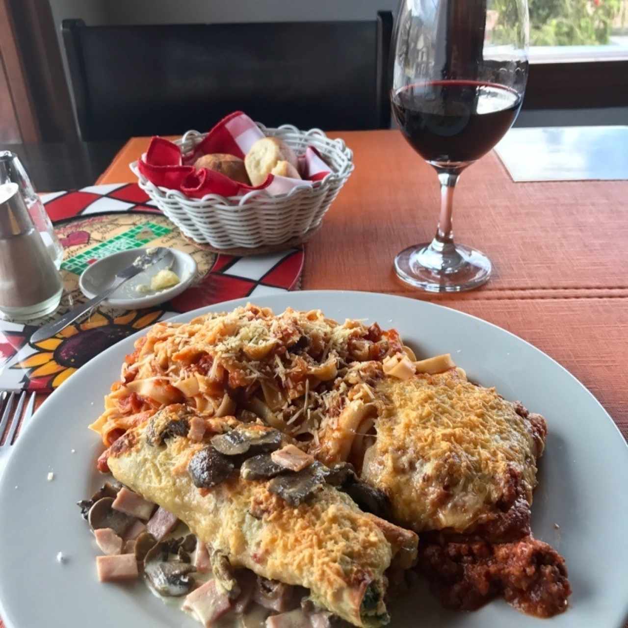 mixto de fetuccini, lasagna, y canelloni