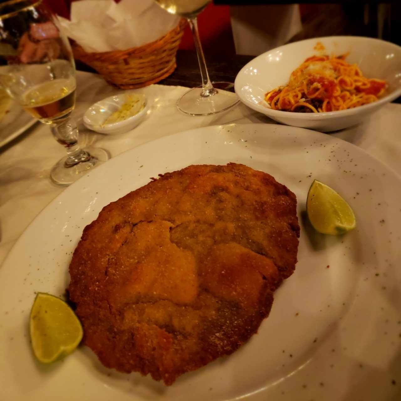 Milanesa de res Y pasta tripomodoro