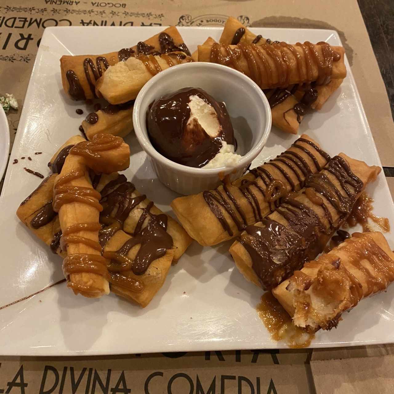 Fritos de nutella y arequipe con helado de leche klim