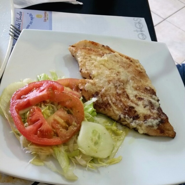Filete de robalo al ajillo