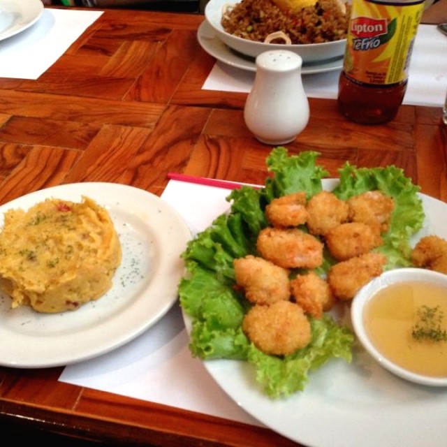 Camarones cubiertos con Panko y Puré de Maduro