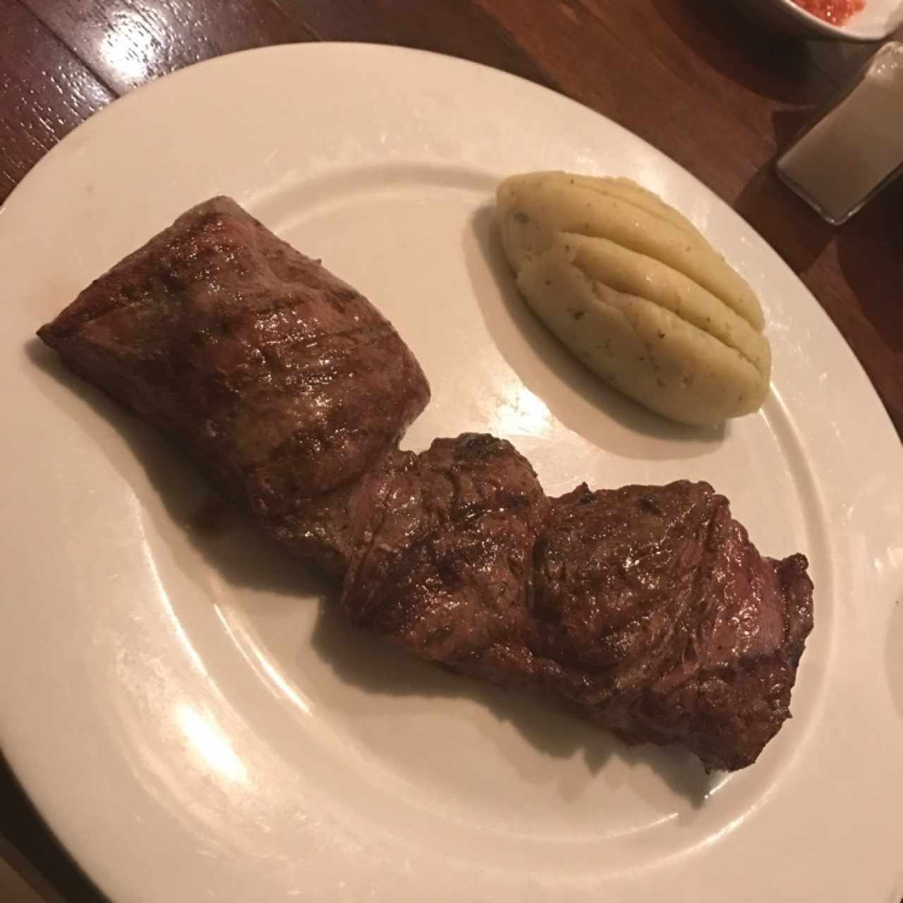 lomo de res con pure de queso azul